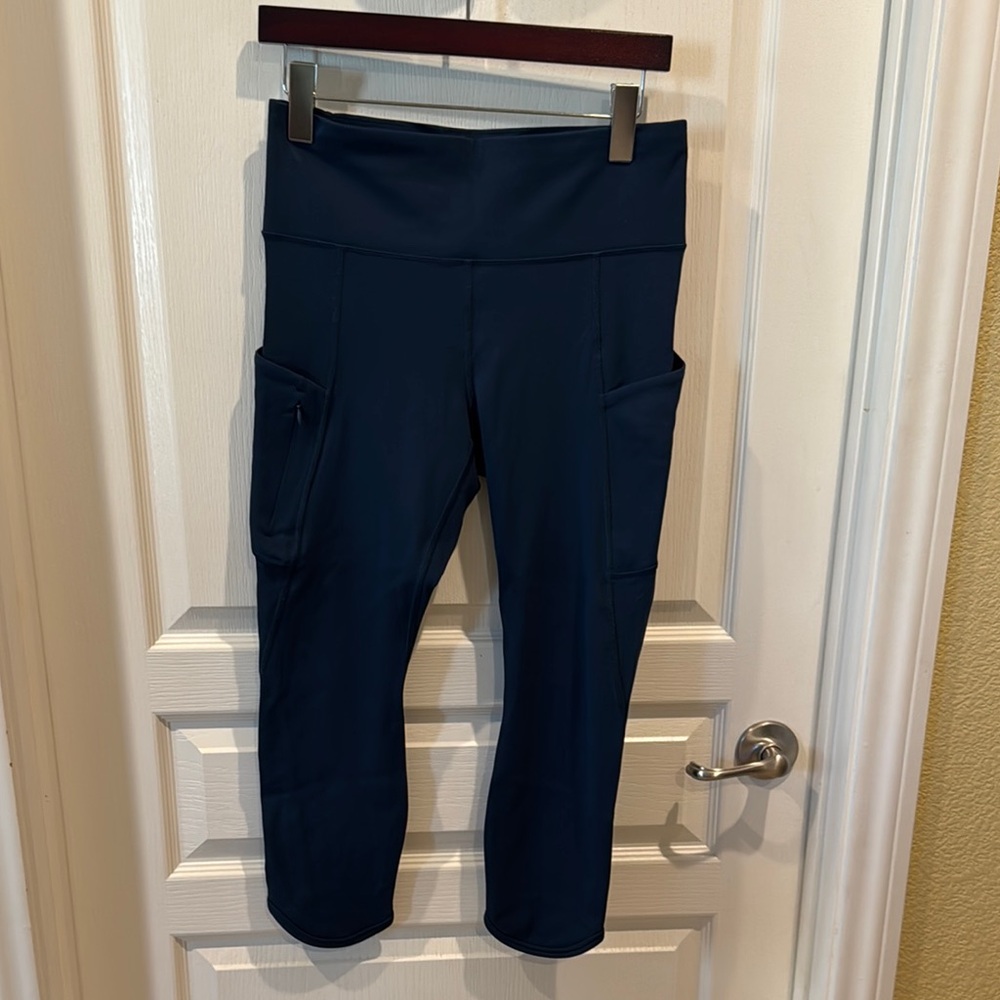Athleta Blue Leggings capri Smooth Fabric